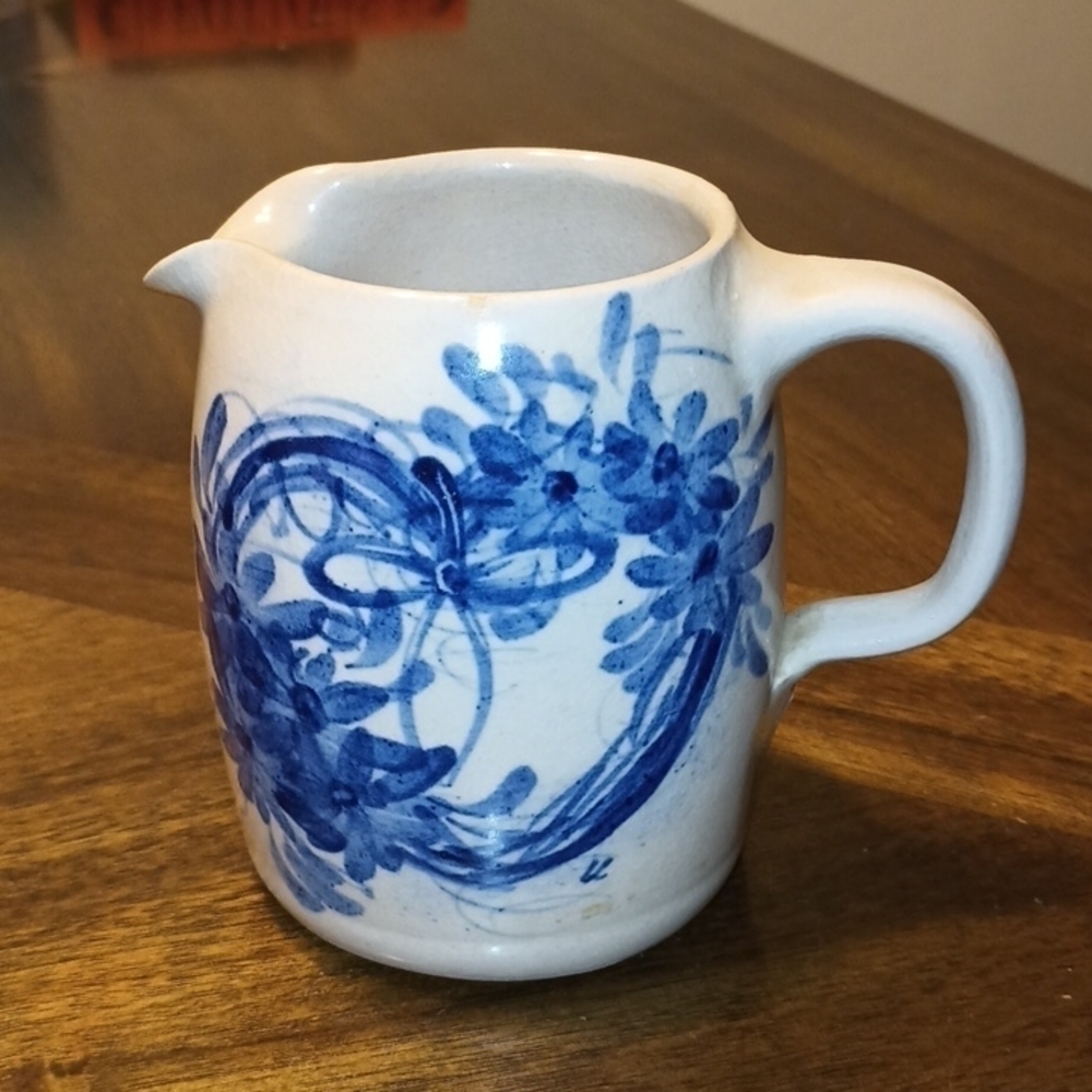 𝅺casey Pottery TX pitcher